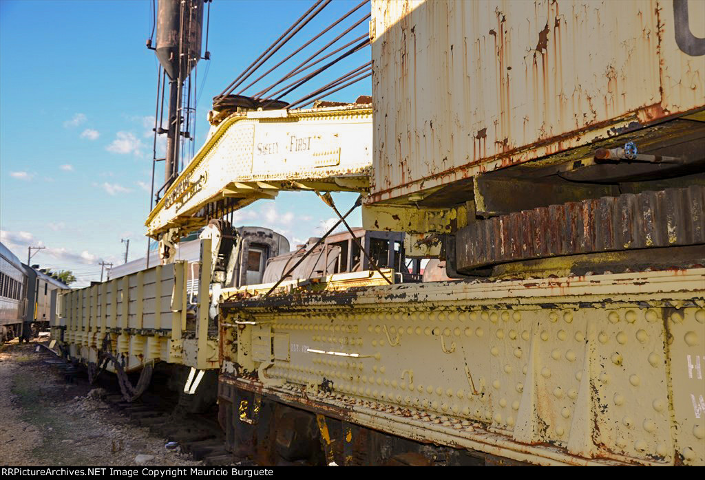 Chicago & North Western 160 Ton Crane and idler flat